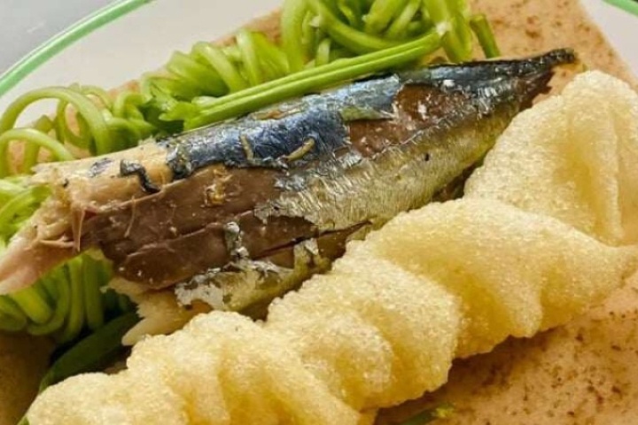 Loại cá giá rẻ, giàu vitamin và khoáng chất, kho cá cuốn rau sống bánh tráng đảm bảo ăn là nghiền