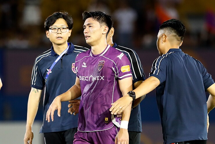 Cầu thủ "Chelsea Việt Nam" bật khóc khi phải xuống hạng sau 22 năm
