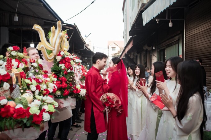Fernando và Hồng Diễm trong lễ ăn hỏi tháng 3/2026 tại Hưng Yên. Ảnh: Nhân vật cung cấp