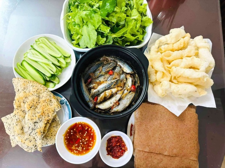Loại cá giá rẻ, giàu vitamin và khoáng chất, kho cá cuốn rau sống bánh tráng đảm bảo ăn là nghiền - 1