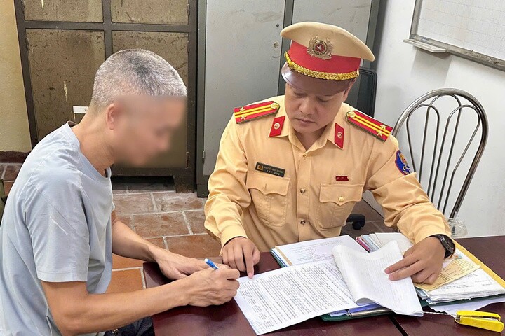 Tài xế T. tại cơ quan công an.