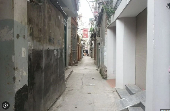 Khi mua lại nhà cũ bạn phải xem xét kỹ càng môi trường xung quanh nhà và hàng xóm. Điểm cốt yếu của phong thuỷ nhà ở là trời, đất và con người hoà hợp.