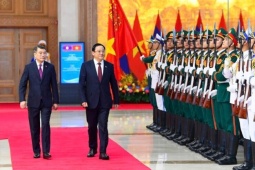 Ảnh: Thủ tướng Lê Minh Hưng chủ trì lễ đón chính thức Thủ tướng Lào