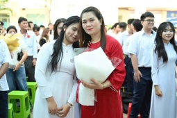 Lời dặn dò xúc động của cô hiệu trưởng trường vùng ven TPHCM