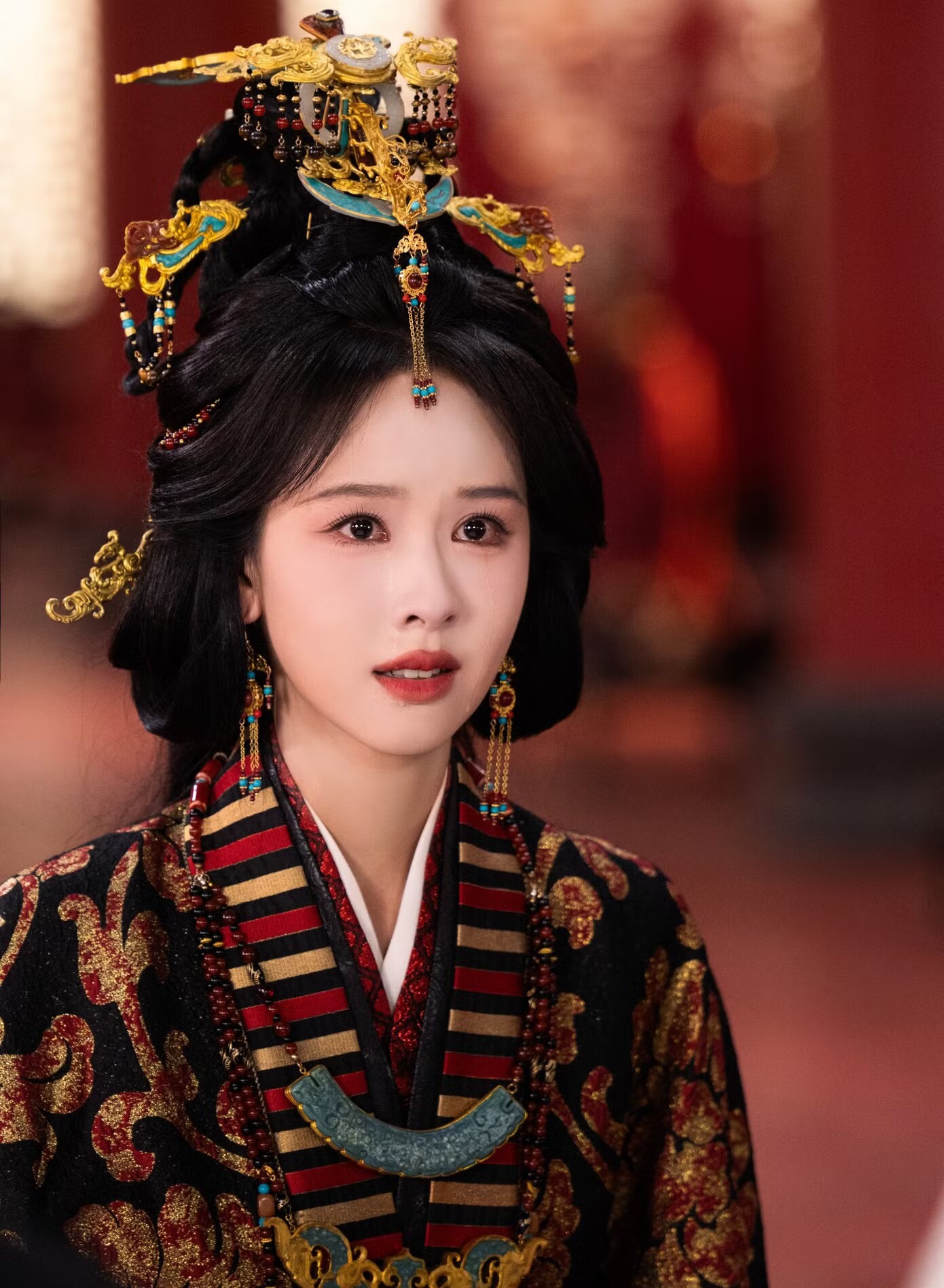 Trần Đô Linh có ngoại hình mỏng manh, yếu ớt, không thể hiện được khí thế mạnh mẽ của nhân vật.