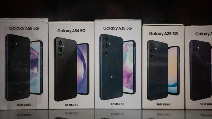 Việc cắt giảm tính năng khiến giá bán dòng Galaxy A rẻ hơn nhiều.
