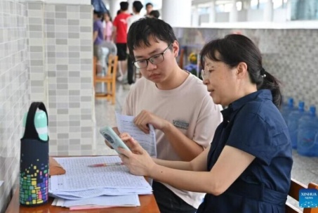 Trung Quốc cảnh báo tình trạng 'AI dự đoán đề thi đại học'
