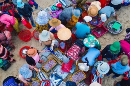 Khám phá 4 khu chợ miền Trung 'không cần nhìn giá', có nơi 2.000-5.000 đồng/món