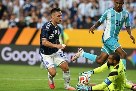 Video bóng đá Argentina - Honduras: Lautaro Martinez & Simeone lập đại công