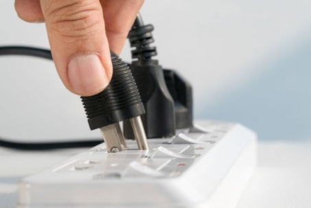 Những thiết bị điện cần rút phích cắm ngay trước khi đi du lịch hè