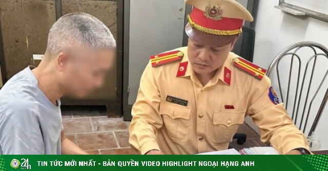 Phạt tài xế xe tải làm rơi bùn đất xuống đường Hà Nội khiến 2 xe máy trượt ngã