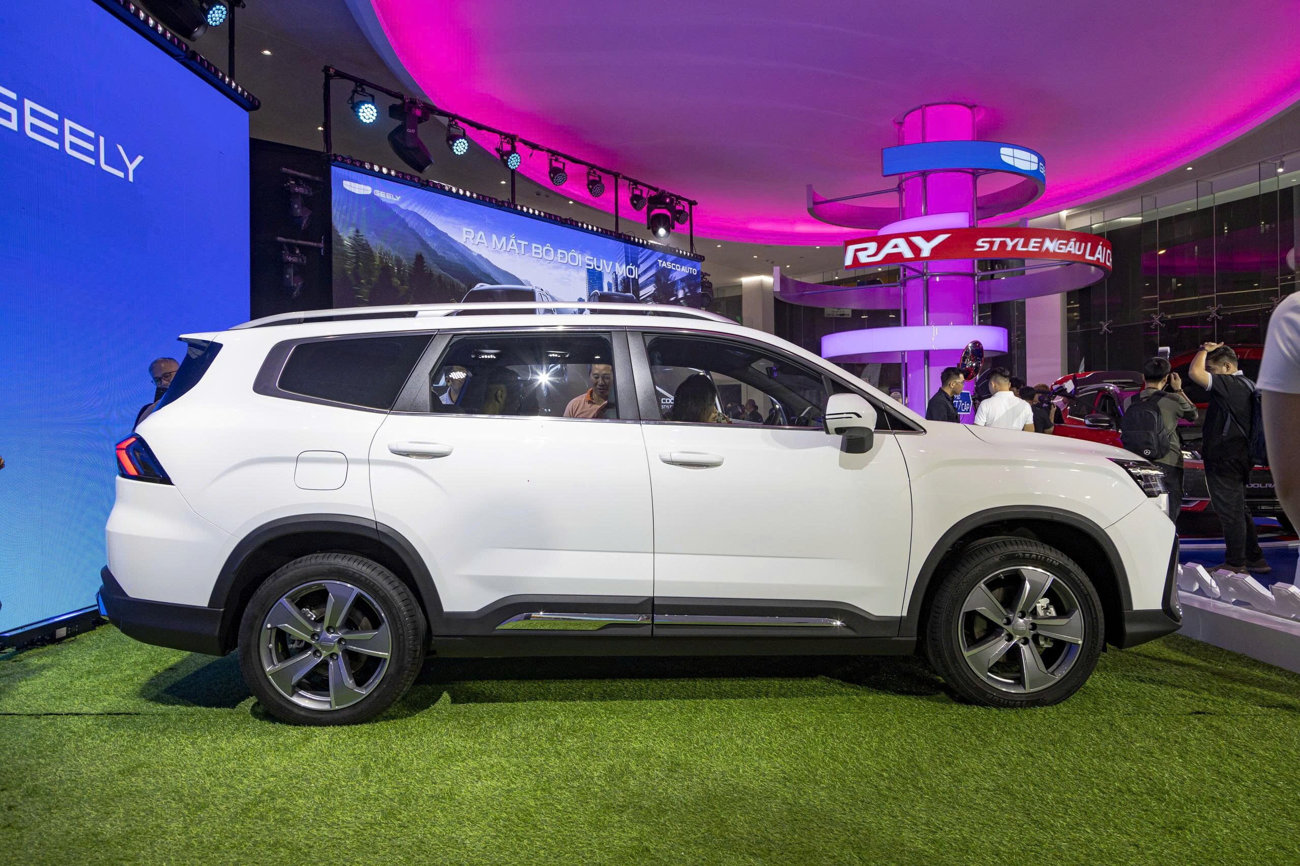 Geely Okavango là một chiếc SUV bảy chỗ đa dụng thuộc cỡ D.