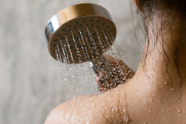 Bác sĩ cảnh báo: Thói quen tắm sau 22h dễ kích hoạt đột quỵ nguy hiểm