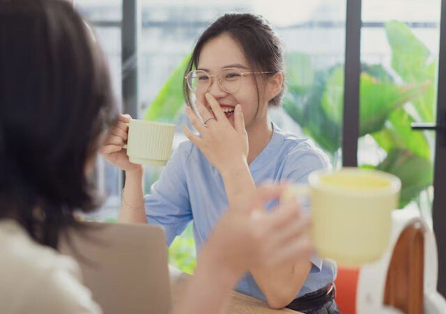 Một đặc điểm dễ nhận thấy ở người khôn ngoan là họ rất thận trọng trong lời nói. Ảnh minh họa