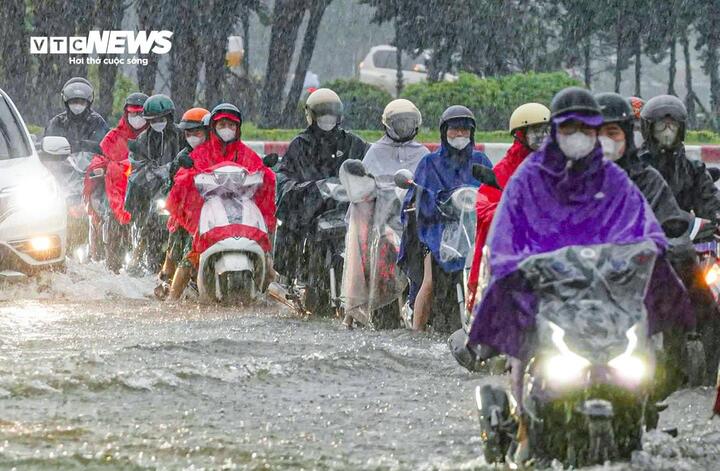 Đợt không khí lạnh sắp tràn về giữa tháng 6 gây mưa lớn diện rộng. (Ảnh minh hoạ)