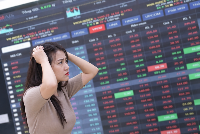 VN-Index mất gần 50 điểm, lùi xuống dưới mốc 1.800 điểm