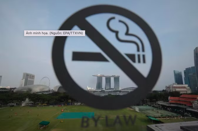 Singapore từng bố trí camera xung quanh các khu dân cư và khu vực công cộng để phát hiện và xử lý kịp thời hành vi hút thuốc nơi công cộng. Ảnh minh họa: EPA/TTXVN
