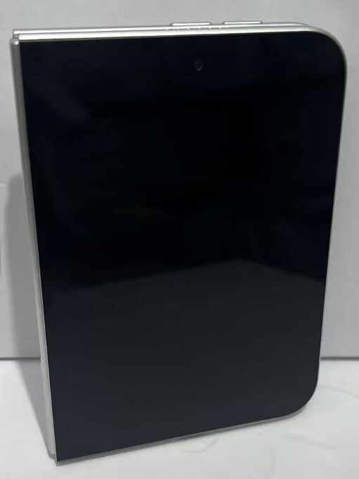 Mô hình iPhone Ultra được chia sẻ bởi Sonny Dickson.
