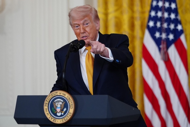 Ông Trump yêu cầu Israel và Iran ngừng bắn ngay lập tức - 1