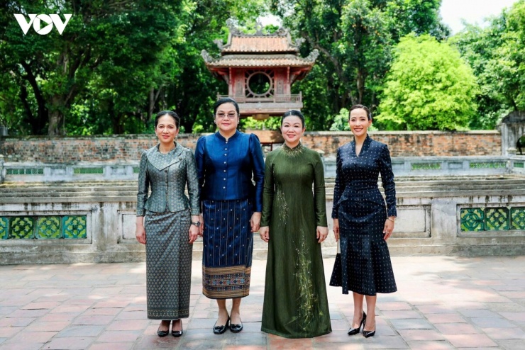 Ngày 8/6, trong khuôn khổ chuyến thăm chính thức Việt Nam và dự Diễn đàn Tương lai ASEAN 2026 của Đoàn đại biểu cấp cao nước Cộng hòa Dân chủ Nhân dân Lào, Vương quốc Campuchia, Vương quốc Thái Lan, bà Đào Thị Bích Thủy, Phu nhân Thủ tướng Chính phủ Việt Nam đã cùng bà Vandara Siphandone, Phu nhân Thủ tướng Lào; bà Pich Chamony, Phu nhân Thủ tướng Campuchia và bà Thananon Niramit, Phu nhân Thủ tướng Thái Lan đã đến thăm và có các hoạt động tại Văn Miếu - Quốc Tử Giám.