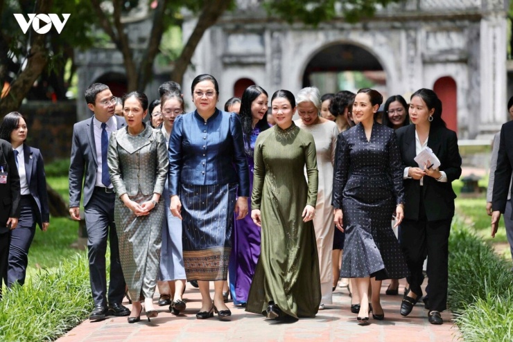 Các Phu nhân đồng thời nhấn mạnh, thông quan hoạt động tham quan Văn Miếu - Quốc Tử Giám lần này, Đoàn các Phu nhân Thủ tướng ba nước cảm nhận được sự mến khách, thân thiện của người dân Việt Nam; giúp hiểu hơn về văn hóa, tinh thần hiếu học và những nét văn hóa đặc trưng, văn hóa vùng miền của người Việt Nam.