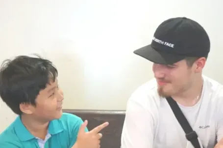 Hai anh em 9 tuổi gây sốt vì nói thành thạo 3 ngoại ngữ