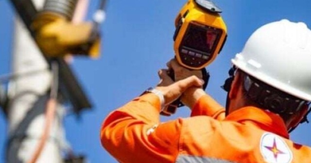 EVN lãi lớn, cắt lỗ khủng: Chuyên gia đề nghị giữ nguyên hoặc giảm giá điện