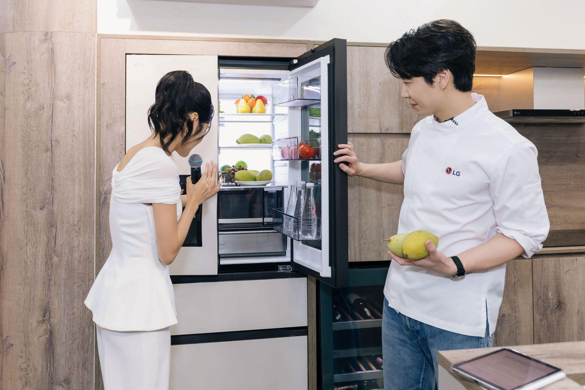 Tủ lạnh LG FrenchDoor InstaView sở hữu ngăn chuyển đổi nhiệt độ linh hoạt, bảo quản nguyên liệu tươi ngon chuẩn xác.