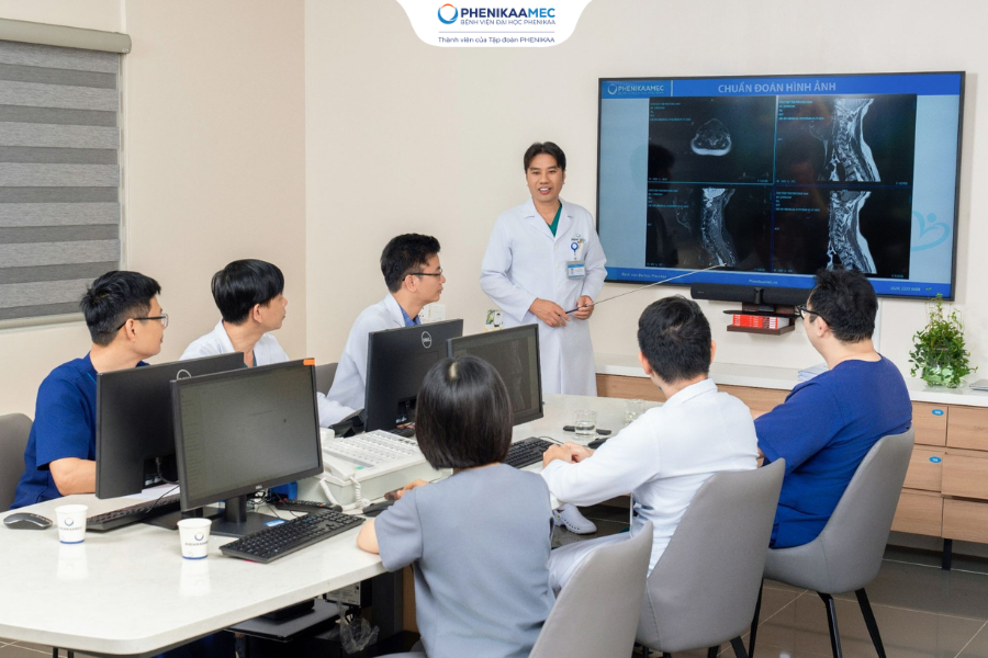 ThS. BSCKII Nguyễn Minh Nghĩa thường xuyên thực hiện các hoạt động đào tạo chuyên môn