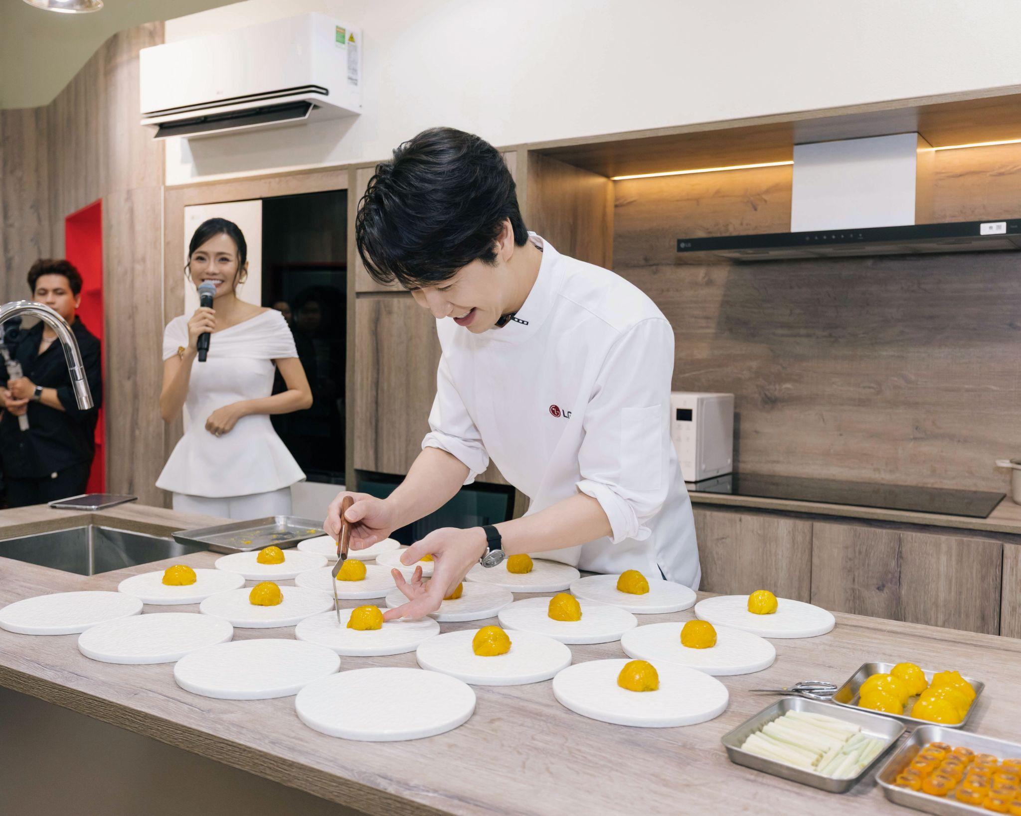 Giữ không gian bếp luôn sạch sẽ, ổn định là bí quyết vận hành chuẩn Michelin của Chef Son