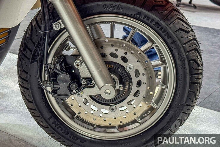 Xe ga đậm chất Ý, trang bị chẳng thua kém "vua tay ga" SH - 6