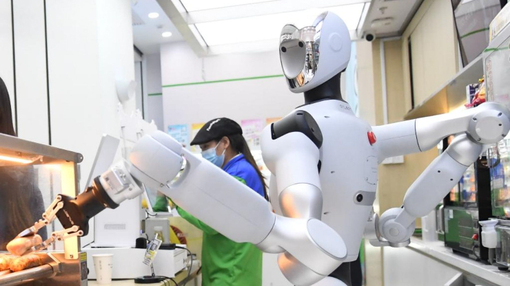 Robot tại một cửa hàng đồ ăn.