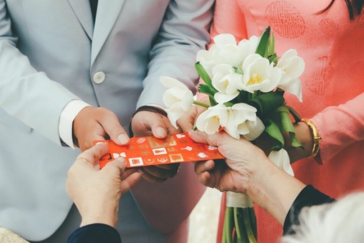 Chị chồng mừng cưới con tôi 500.000 đồng dù ngày trước tôi cho cháu hai chỉ vàng