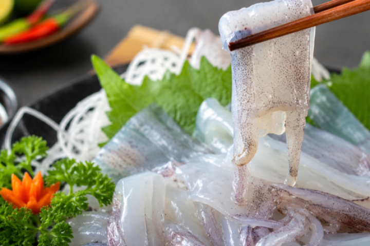 Trào lưu ăn mực kiểu mới gây 'sốt' mạng xã hội, chuyên gia cảnh báo nguy cơ sức khỏe tiềm ẩn