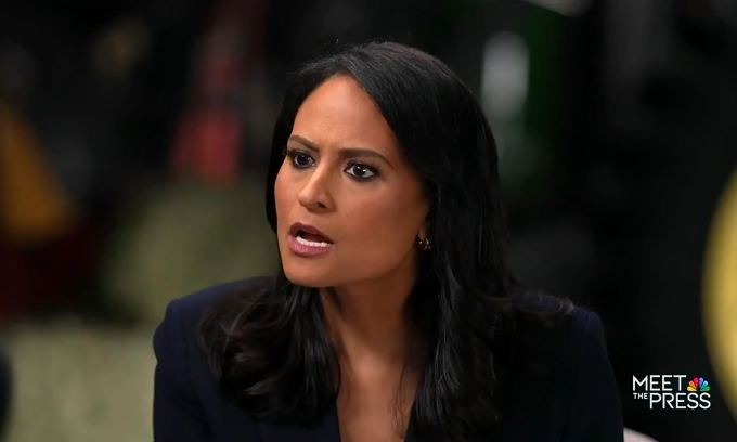 Người dẫn chương trình Kristen Welker của Meet The Press đặt câu hỏi với ông Trump. Ảnh chụp màn hình