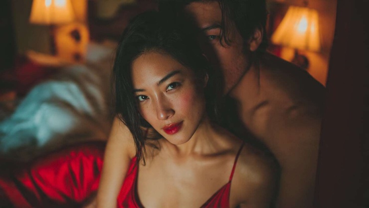 Đêm tân hôn, vợ chồng tôi không chỉ lần đầu làm chuyện ấy mà còn lần đầu cảm thấy tâm hồn và trái tim gần nhau thêm một chút.