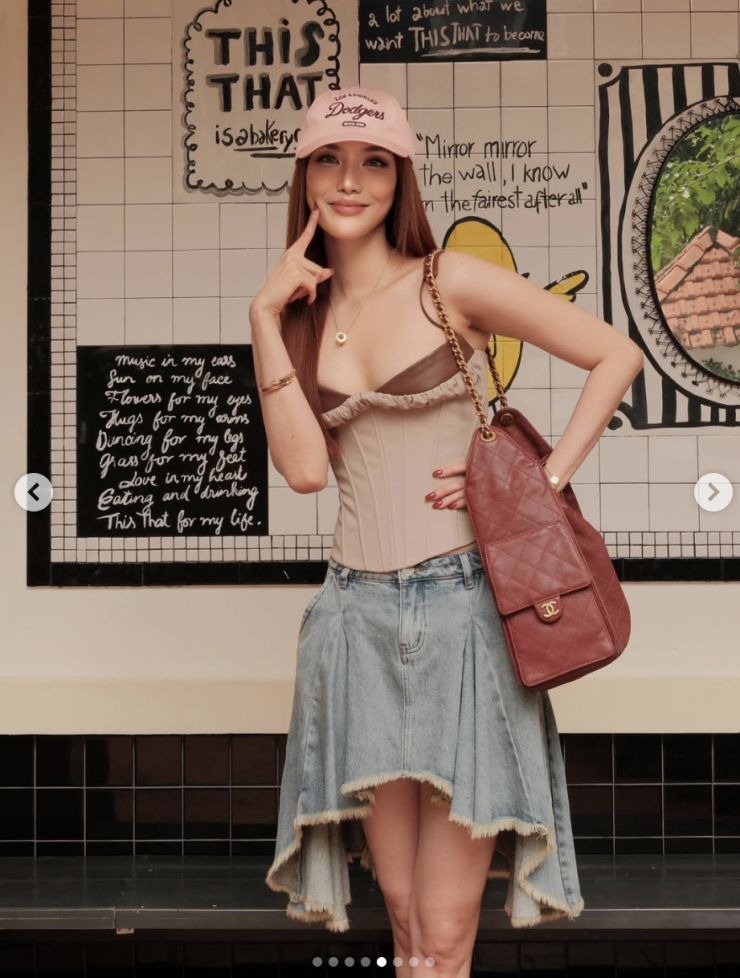 Siêu mẫu Lan Khuê tiếp tục thu hút sự chú ý của người hâm mộ khi chia sẻ loạt ảnh style chào hè năng động trên trang cá nhân.