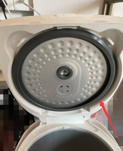 Nồi cơm điện có 3 "công tắc bí mật": Vệ sinh mỗi tuần một lần, tiết kiệm điện bất ngờ - 1