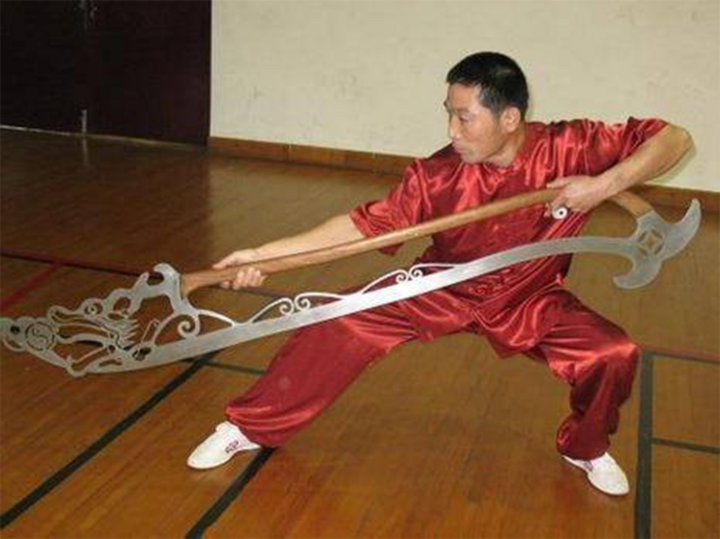Long đầu đại trát đao có hình dáng đầu rồng đuôi cá