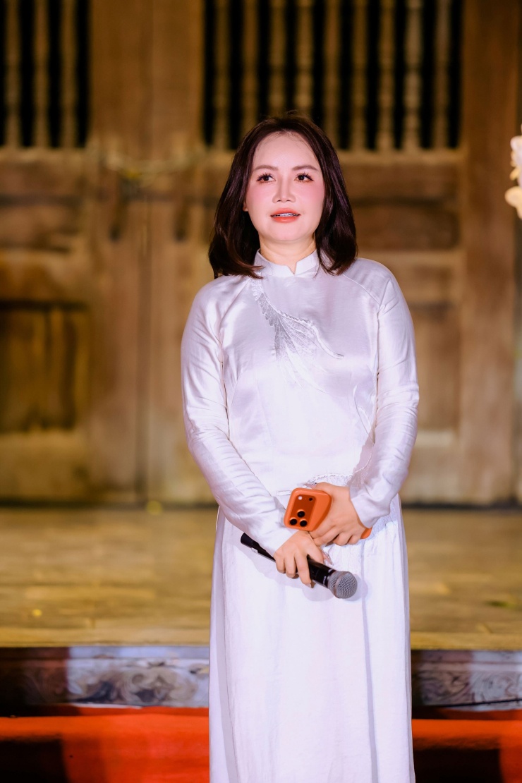 Diễn viên Hoàng Yến cho biết từng 4 lần kết hôn nhưng lần kết duyên với đạo Phật khiến cô hạnh phúc nhất. 