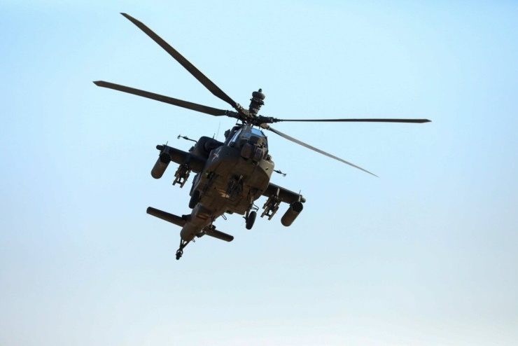 Trực thăng tấn công Apache của Mỹ rơi gần eo biển Hormuz - 1