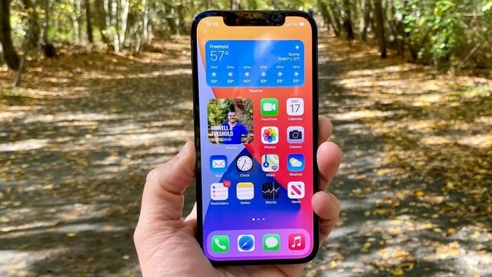 iPhone 12 Pro dùng màn hình tấm nền OLED