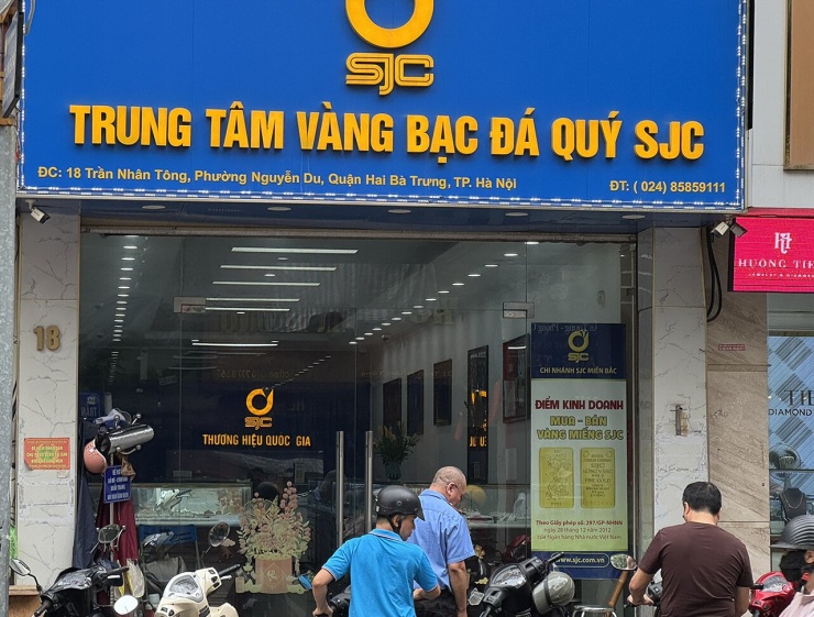 Giao dịch vàng trầm lắng. Ảnh: D.Anh