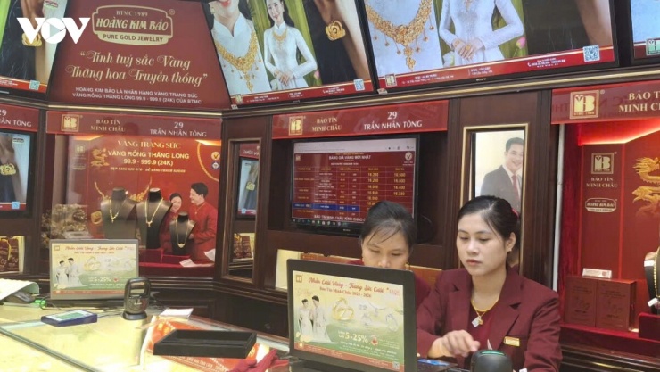 Giá vàng giảm sâu, chênh lệch mua - bán nới rộng: Dự báo cuối năm thế nào? - 3