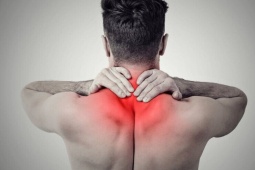 Đau cổ vai gáy kéo dài: Vì sao nhiều người điều trị mãi không khỏi?
