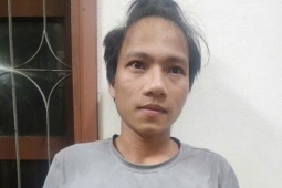 Tài xế xe đầu kéo bị bắt vì nhiều lần siết cổ, dọa giết vợ do ghen tuông
