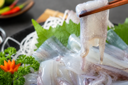 Trào lưu ăn mực kiểu mới gây 'sốt' mạng xã hội, chuyên gia cảnh báo nguy cơ sức khỏe tiềm ẩn