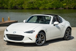 Mazda MX-5 RF nhận cọc tại Việt Nam, mui cứng kiểu Porsche, giá dưới 1,5 tỷ đồng