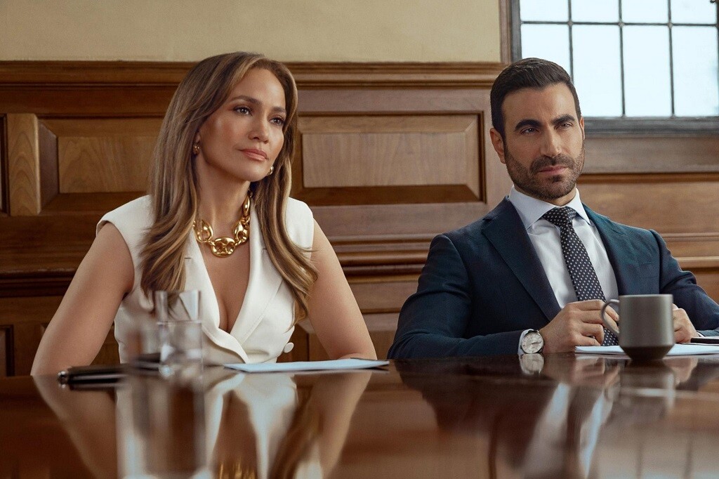 Jennifer Lopez và Brett Goldstein.