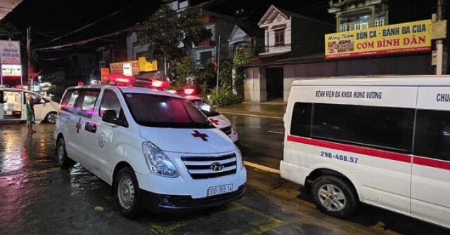 8 xe cứu thương "xé mưa" chuyển 11 nạn nhân tai nạn liên hoàn tới bệnh viện